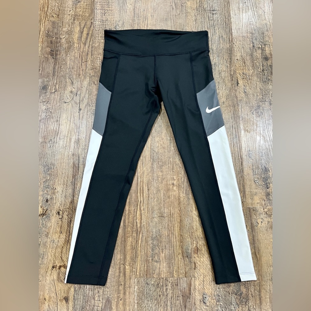 Nike Dri-Fit Leggings Girls Tight Fit MEDIUM Plus.  NEW Black White Gray Youth‎
